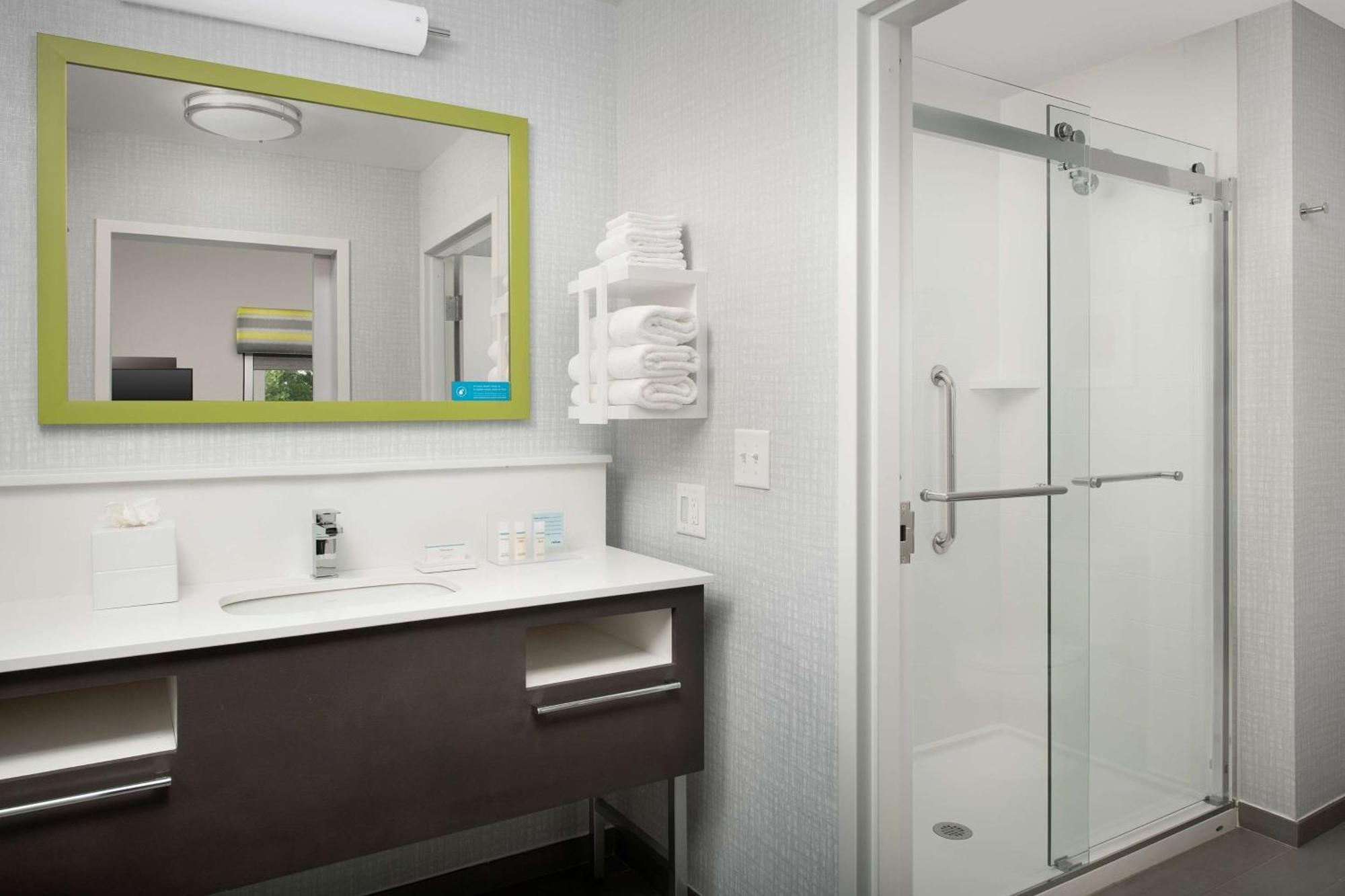 Hampton Inn & Suites Charlotte Airport Lake Pointe Esterno foto