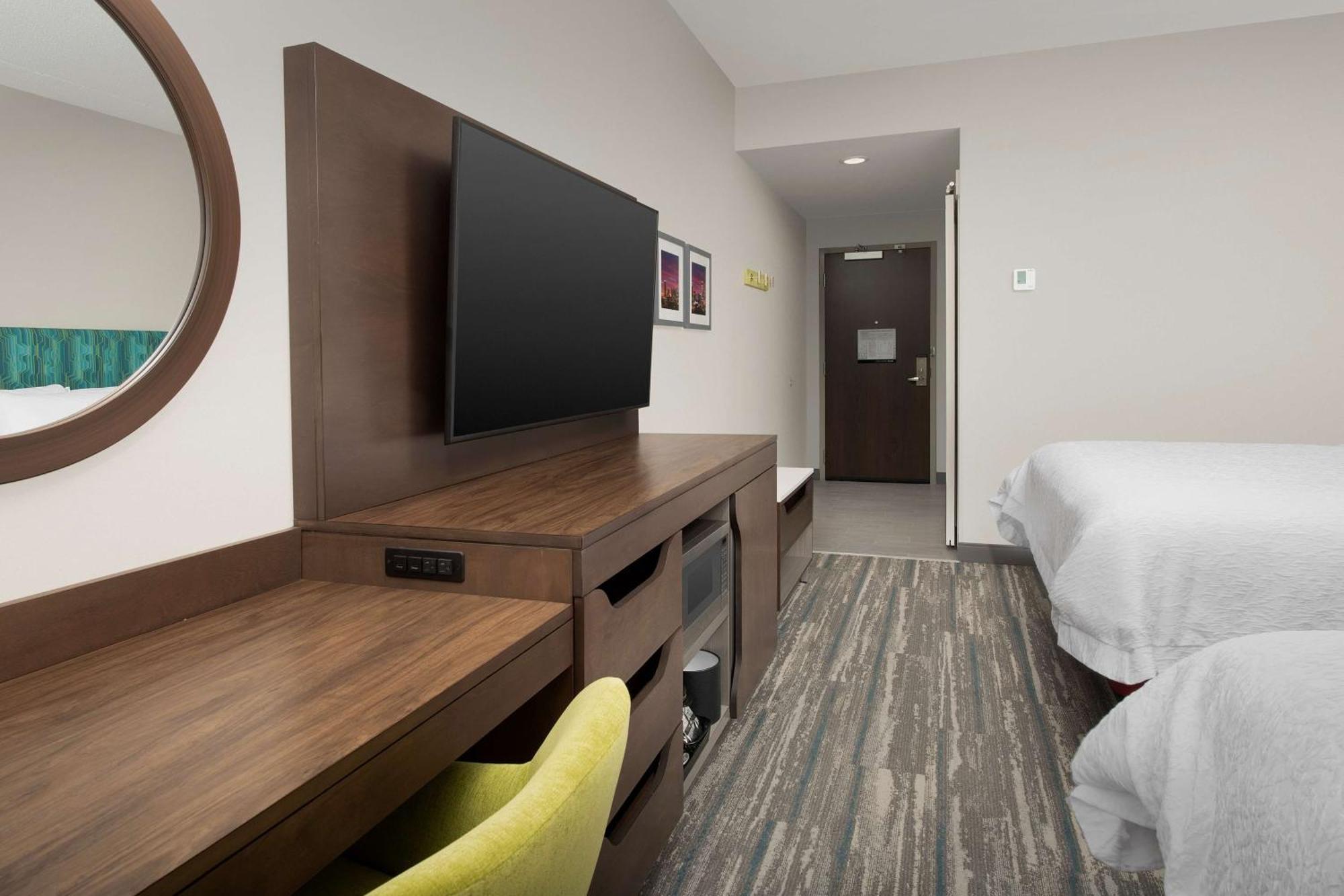 Hampton Inn & Suites Charlotte Airport Lake Pointe Esterno foto