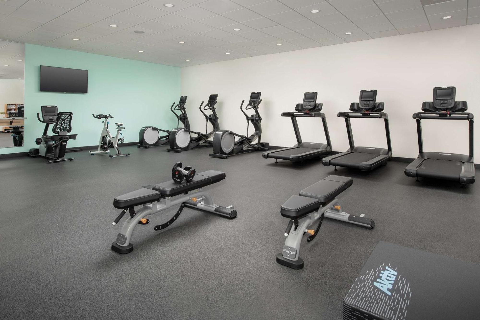 Hampton Inn & Suites Charlotte Airport Lake Pointe Esterno foto