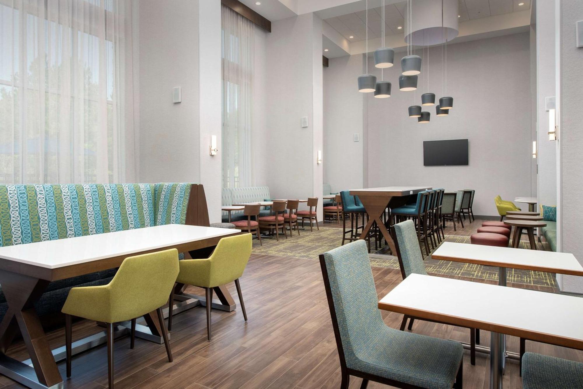 Hampton Inn & Suites Charlotte Airport Lake Pointe Esterno foto