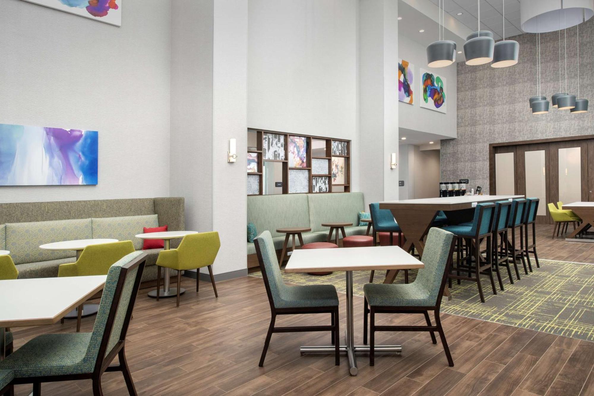 Hampton Inn & Suites Charlotte Airport Lake Pointe Esterno foto